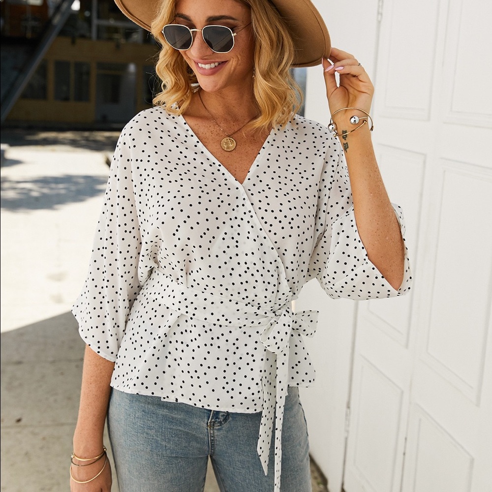 B2G1💕 V Neck Tie Belt Top White - Picture 2 of 6